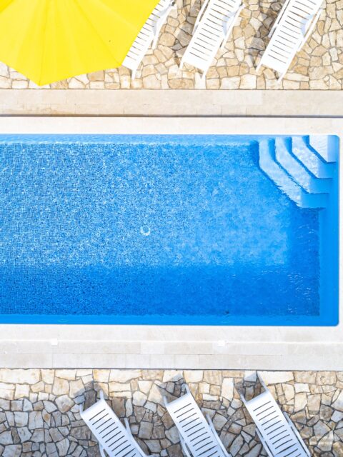 Alicante, zlokalizowane na południowo-wschodnim wybrzeżu Hiszpanii, przyciąga swymi malowniczymi krajobrazami, łagodnym klimatem oraz bogatą ofertą kulturalną i turystyczną